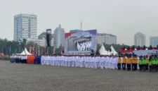 Gubernur DKI Jakarta Pramono Anung memimpin upacara HUT ke-499 Jakarta di Monumen Nasional (Monas) dengan latar defile OPD dan pertunjukan budaya Betawi. (Posnews/Ist)