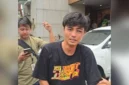 Petugas Polres Metro Jakarta Selatan mengamankan lokasi penyekapan karyawan padel yang diduga dianiaya selama dua hari akibat tuduhan mencuri raket. (Posnews/ist)
