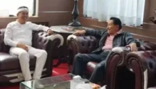 Gubernur Jawa Barat Dedi Mulyadi berbincang dengan AM Hendropriyono di kediamannya di Senayan, Jakarta Selatan. (Posnews/Instagram)
