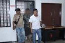 Pelaku penipuan berkedok ritual membuka aura diamankan Unit Reskrim Polsek Kalideres setelah membawa kabur perhiasan emas dan jam tangan milik lansia di Jakarta Barat. (Posnews/Ist)
