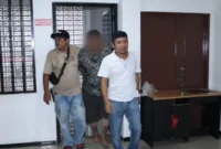 Pelaku penipuan berkedok ritual membuka aura diamankan Unit Reskrim Polsek Kalideres setelah membawa kabur perhiasan emas dan jam tangan milik lansia di Jakarta Barat. (Posnews/Ist)
