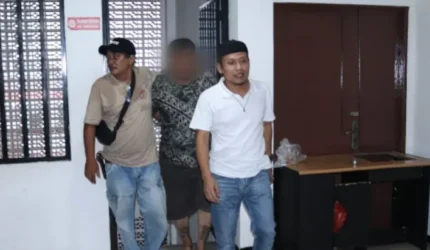 Pelaku penipuan berkedok ritual membuka aura diamankan Unit Reskrim Polsek Kalideres setelah membawa kabur perhiasan emas dan jam tangan milik lansia di Jakarta Barat