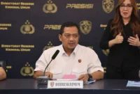 Direktur Reserse Kriminal Umum Polda Metro Jaya memberikan keterangan terkait penelusuran aset bos Hanania Travel dalam kasus dugaan penipuan perjalanan umrah. (Posnews/Ist)