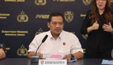 Direktur Reserse Kriminal Umum Polda Metro Jaya memberikan keterangan terkait penelusuran aset bos Hanania Travel dalam kasus dugaan penipuan perjalanan umrah. (Posnews/Ist)