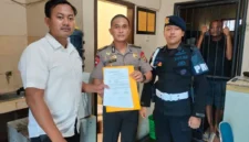 Bareskrim Polri memeriksa mantan anggota Brimob Bripka Dedy Wiratama yang diduga membekingi aktivitas peredaran narkotika di kawasan Gang Langgar, Samarinda Seberang, Kalimantan Timur. (Posnews/Ist)
