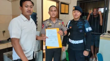 Bareskrim Polri memeriksa mantan anggota Brimob Bripka Dedy Wiratama yang diduga membekingi aktivitas peredaran narkotika di kawasan Gang Langgar, Samarinda Seberang, Kalimantan Timur. (Posnews/Ist)
