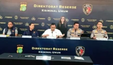 Direktur Reserse Kriminal Umum Polda Metro Jaya Kombes Pol Iman Imanuddin konferensi pers pengungkapan 141 kasus pencurian kendaraan bermotor dengan 317 tersangka di Mapolda Metro Jaya, Jakarta. (Posnews/Ist)