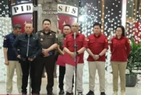 Direktur Penyidikan Jampidsus Kejagung Syarief Sulaeman Nahdi saat mengumumkan penetapan Andri Mulyono, Komisaris dan Pengendali PT Yasa Arta Trimanunggal, sebagai tersangka kasus dugaan korupsi pengadaan motor listrik Badan Gizi Nasional (BGN) tahun 2025 di Gedung Kejaksaan Agung, Jakarta. (Posnews/Ist)
