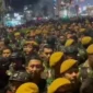 Ribuan mahasiswa menggelar aksi demonstrasi bertajuk Menuju Indonesia Bangkrut di kawasan Bundaran HI dan Tosari, Jakarta Pusat, Jumat (12/6/2026), dengan pengawalan ketat aparat gabungan Polri dan TNI. (Posnews/Ist)