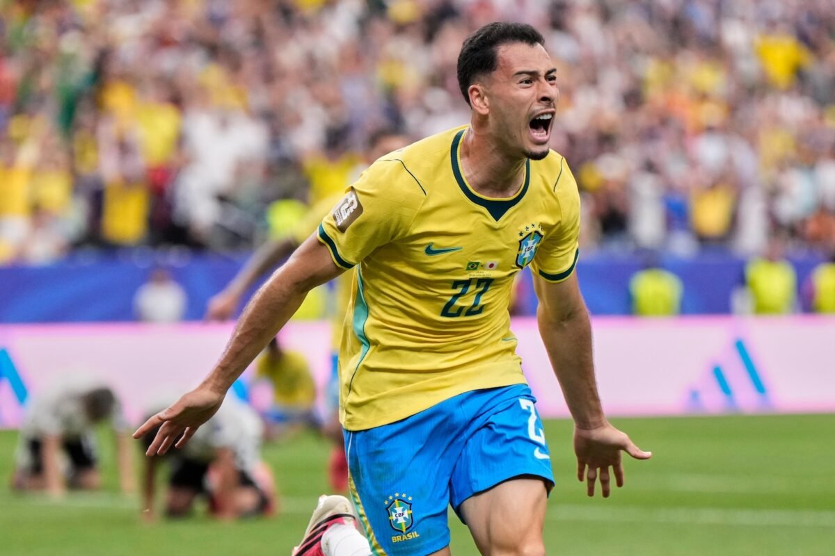 Pecah tangis Samurai Biru. Gol dramatis Gabriel Martinelli pada masa injury time memastikan kemenangan tipis Brasil atas Jepang di Houston. Dok: (AP Photo/Ashley Landis)
