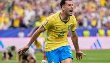 Pecah tangis Samurai Biru. Gol dramatis Gabriel Martinelli pada masa injury time memastikan kemenangan tipis Brasil atas Jepang di Houston. Dok: (AP Photo/Ashley Landis)