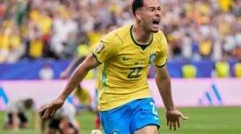 Pecah tangis Samurai Biru. Gol dramatis Gabriel Martinelli pada masa injury time memastikan kemenangan tipis Brasil atas Jepang di Houston. Dok: (AP Photo/Ashley Landis)