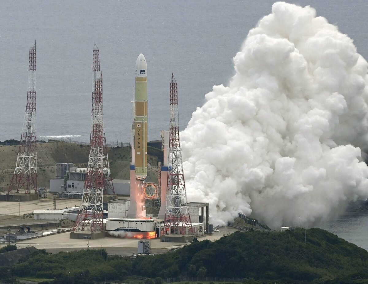 Era baru eksplorasi antariksa Jepang. JAXA meluncurkan roket H3 nomor enam menggunakan mesin bahan bakar cair sepenuhnya tanpa bantuan pendorong padat. Dok: Istimewa.
