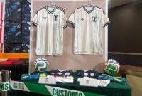 Gebrakan besar di perbatasan. Otoritas Hong Kong menyita ratusan ribu barang palsu termasuk jersi Piala Dunia siap ekspor senilai dua puluh juta dolar AS. Dok: Istimewa.