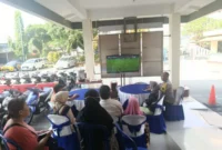 Nobar Piala Dunia 2026 di Polsek Koja Pererat Kebersamaan Polisi dan Warga. (Posnews/Ist)
