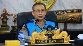 Irjen Pol Anwar memberikan arahan terkait seleksi Taruna dan Taruni Akpol 2026 serta menegaskan tidak ada jalur titipan maupun kuota khusus dalam proses rekrutmen Polri. (Posnews/Ist)