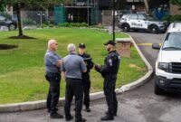 Gugur dalam tugas kemanusiaan. Seorang perwira polisi Toronto tewas tertembak saat menyelidiki teror penembakan Konsulat Amerika Serikat oleh jaringan bersenjata. Dok: (Arlyn McAdorey/The Canadian Press via AP)