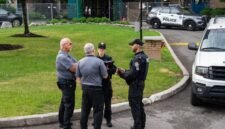 Gugur dalam tugas kemanusiaan. Seorang perwira polisi Toronto tewas tertembak saat menyelidiki teror penembakan Konsulat Amerika Serikat oleh jaringan bersenjata. Dok: (Arlyn McAdorey/The Canadian Press via AP)