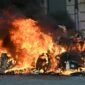 Bara protes di Swiss. Pengunjuk rasa bentrok dengan polisi di Jenewa guna menolak pelaksanaan KTT G7 Evian di tengah eskalasi konflik energi global. Dok: Istimewa.