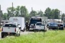 Duka di Bates County. Seluruh penumpang dan pilot sebuah pesawat terjun payung tewas seketika setelah jatuh dan terbakar di dekat bandara Missouri. Dok: (AP Photo/Reed Hoffmann)