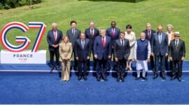 Peluang damai di Evian. Presiden AS Donald Trump mendesak Rusia menghentikan perang setelah menggelar pertemuan konstruktif bersama Presiden Ukraina Volodymyr Zelenskyy. Dok:   DOMINIQUE JACOVIDES/Pool via REUTERS