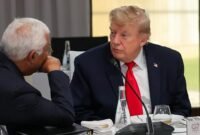 Sisi jenaka diplomasi global. Rekaman mikrofon bocor menangkap obrolan santai para pemimpin G7 mengenai kebiasaan merokok, sepak bola, hingga teka-teki Greenland. Dok: (Christian Hartmann/Pool Photo via AP)