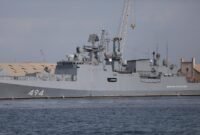 Ketegangan di perairan internasional. Sebuah kapal fregat militer Rusia melepaskan tembakan peringatan ke arah kapal pesiar berbendera Inggris di Selat Inggris. Dok: (AP Photo, File)