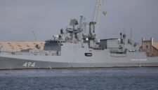 Ketegangan di perairan internasional. Sebuah kapal fregat militer Rusia melepaskan tembakan peringatan ke arah kapal pesiar berbendera Inggris di Selat Inggris. Dok: (AP Photo, File)