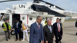 Penderitaan di bawah kuasa geng. Sekretaris Jenderal PBB António Guterres mengunjungi Haiti guna menyaksikan langsung krisis kemanusiaan dan pengungsian massal akibat dominasi geng Viv Ansanm. Dok: (AP Photo/Danica Coto)