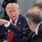 Klaim sabotase di Washington. Presiden Donald Trump menuduh perusak merusak lapisan cat baru Reflecting Pool yang kini mengelupas dan berlumut hijau. Dok: REUTERS/Christian Hartmann
