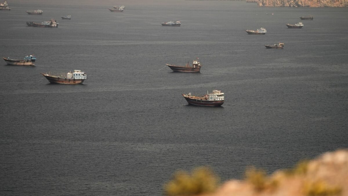 Terobosan di meja perundingan. Amerika Serikat dan Iran resmi mempublikasikan draf kesepakatan damai sementara guna mengakhiri perang dan memulihkan ekonomi dunia. Dok: REUTERS/Stringer