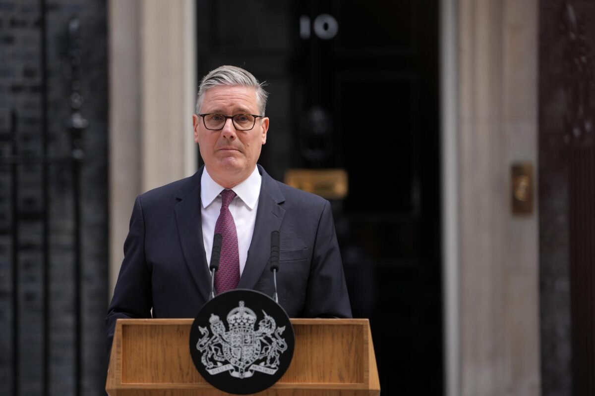 Ancaman nyata kepemimpinan Downing Street. Kemenangan Andy Burnham di daerah pemilihan Makerfield membuka jalan lebar untuk meluncurkan mosi penantangan terhadap PM Keir Starmer. Dok: (AP Photo/Kin Cheung)