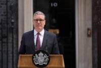 Ancaman nyata kepemimpinan Downing Street. Kemenangan Andy Burnham di daerah pemilihan Makerfield membuka jalan lebar untuk meluncurkan mosi penantangan terhadap PM Keir Starmer. Dok: (AP Photo/Kin Cheung)