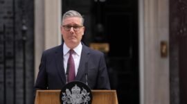 Ancaman nyata kepemimpinan Downing Street. Kemenangan Andy Burnham di daerah pemilihan Makerfield membuka jalan lebar untuk meluncurkan mosi penantangan terhadap PM Keir Starmer. Dok: (AP Photo/Kin Cheung)