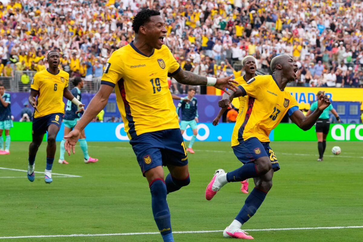 Kejutan besar di babak grup. Ekuador melakoni laga comeback sensasional untuk menumbangkan Jerman dua-satu sekaligus mengamankan tiket babak gugur. Dok: (AP Photo/Yuki Iwamura)