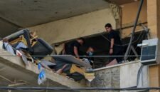 Timur Tengah kembali membara. Serangan udara Israel ke pinggiran Beirut memicu aksi balasan rudal balistik Iran secara langsung ke wilayah kedaulatan sekutu AS. Dok: REUTERS/Mohamed Azakir