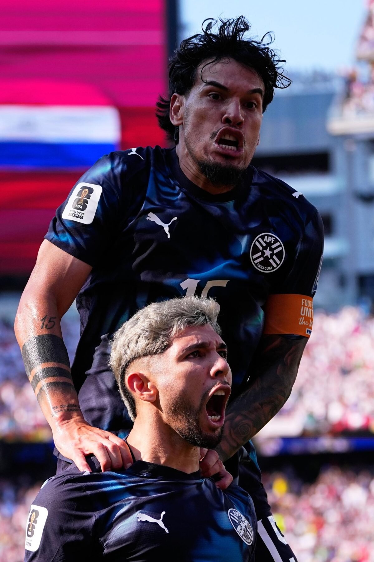 Kejutan terbesar di Piala Dunia 2026. Kiper Paraguay Orlando Gill tampil heroik dan menyingkirkan raksasa Jerman lewat drama adu penalti yang menegangkan. Dok: (AP Photo/Petr David Josek)