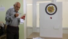 Ujian kedaulatan di Kaukasus. Rakyat Armenia memberikan suara dalam pemilu parlemen untuk menentukan arah masa depan geopolitik negara mereka antara Barat dan Rusia. Dok: AP Photo/Anthony Pizzoferrato)
