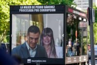 Badai politik di Madrid. Hakim Spanyol memerintahkan Begona Gomez, istri PM Pedro Sanchez, menghadapi sidang korupsi dan melarangnya pergi ke luar negeri. Dok: REUTERS/Ana Beltran/File Photo