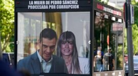 Badai politik di Madrid. Hakim Spanyol memerintahkan Begona Gomez, istri PM Pedro Sanchez, menghadapi sidang korupsi dan melarangnya pergi ke luar negeri. Dok: REUTERS/Ana Beltran/File Photo