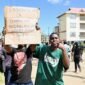 Ketegangan diplomatik di Afrika Timur. Pengadilan Tinggi Kenya membekukan proyek fasilitas karantina Ebola militer AS di Nanyuki menyusul bentrokan berdarah yang menewaskan dua pengunjuk rasa. Dok: REUTERS/John Muchucha