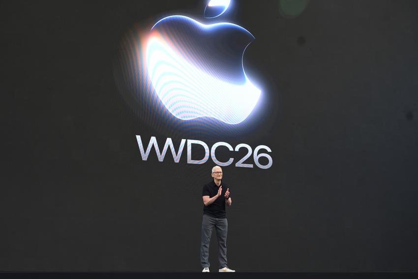 Era baru kecerdasan buatan Apple. Apple meluncurkan asisten Siri bertenaga AI yang berkolaborasi dengan Google Gemini di tengah masa transisi kepemimpinan John Ternus. Dok: (AP Photo/Noah Berger)