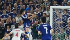 Dominasi mutlak Samurai Blue. Jepang mencetak sejarah baru setelah menggilas Tunisia empat-nol, membuka peluang lebar menuju babak gugur Piala Dunia. Dok: (AP Photo/Matias Delacroix)