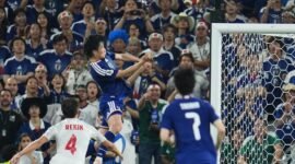 Dominasi mutlak Samurai Blue. Jepang mencetak sejarah baru setelah menggilas Tunisia empat-nol, membuka peluang lebar menuju babak gugur Piala Dunia. Dok: (AP Photo/Matias Delacroix)
