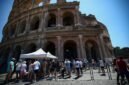 Bara musim panas di Eropa. Gelombang panas ekstrem memaksa Perancis membatasi alkohol di ruang publik dan Spanyol menutup area fan zone Piala Dunia. Dok: REUTERS/Guglielmo Mangiapane