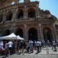 Bara musim panas di Eropa. Gelombang panas ekstrem memaksa Perancis membatasi alkohol di ruang publik dan Spanyol menutup area fan zone Piala Dunia. Dok: REUTERS/Guglielmo Mangiapane