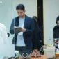Ketua Dewan Juri GDI 2026, Prananda L. Malasan (jaket biru gelap) dalam tahap penjurian akhir GDI 2026 pada Kamis, (2/7) di Jakarta. (Posnews/Kemendag)
