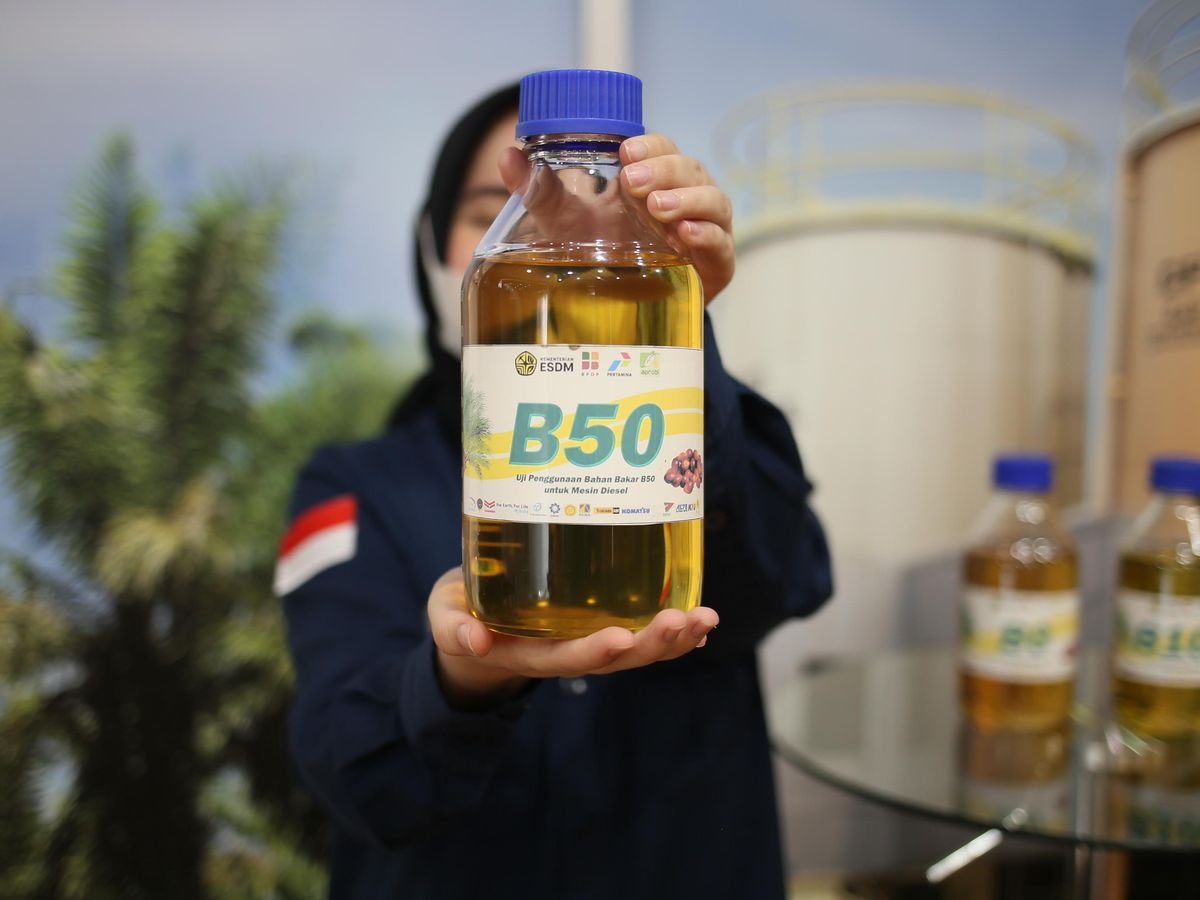 Langkah berani energi hijau. Pemerintah resmi memberlakukan mandat biodiesel B50 untuk mengamankan kemandirian energi nasional. Dok: Istimewa.