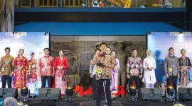 Sebanyak 15 pasang finalis Abang None Jakarta Pusat 2026 mengikuti Malam Keakraban di Plaza Sarinah sebagai persiapan menuju grand final pada 23 Juli 2026. (Posnews/Kominfo)
