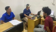 Polisi mengamankan pemuda berinisial IK yang diduga meneror dua warung menggunakan golok di Kecamatan Citeureup, Kabupaten Bogor. (Posnews/Polsek Citeureup)